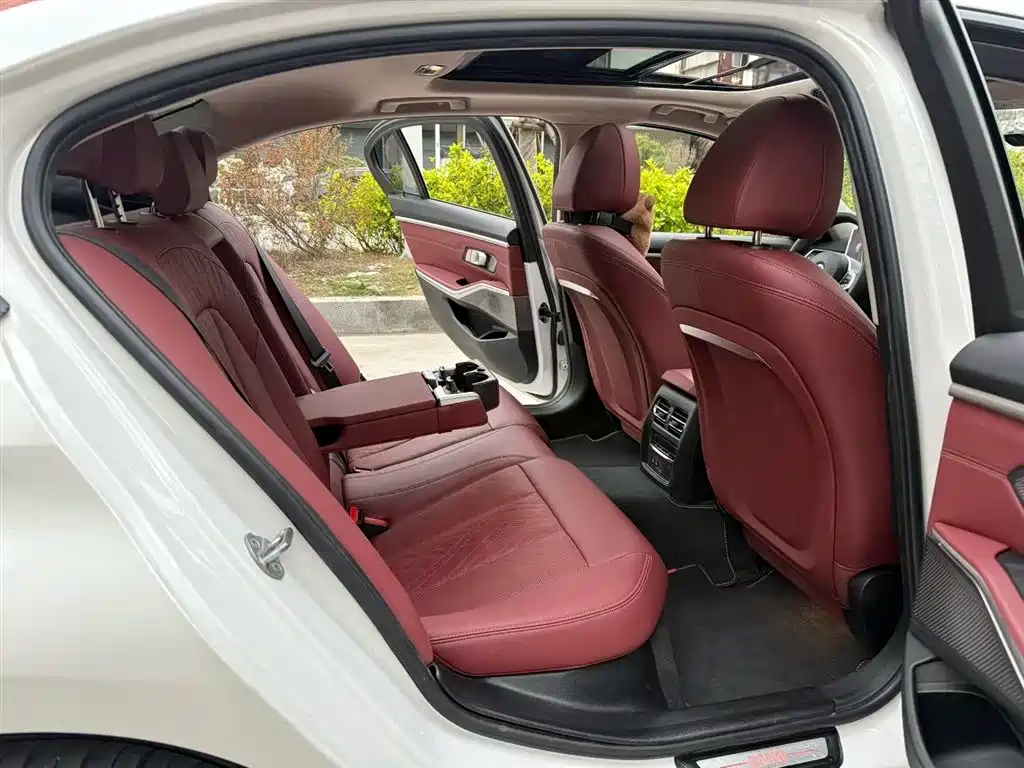 BMW i3 2024 eDrive 35 L фото 9