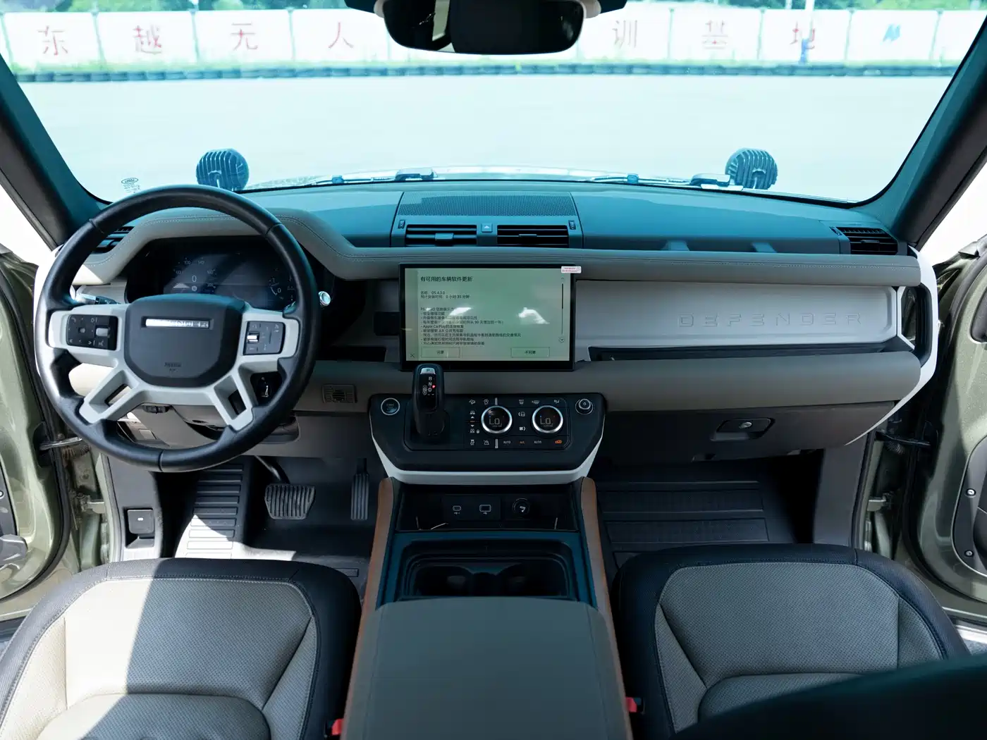 Land Rover Defender 2021 90 P400 Classic Replica Edition фото 10