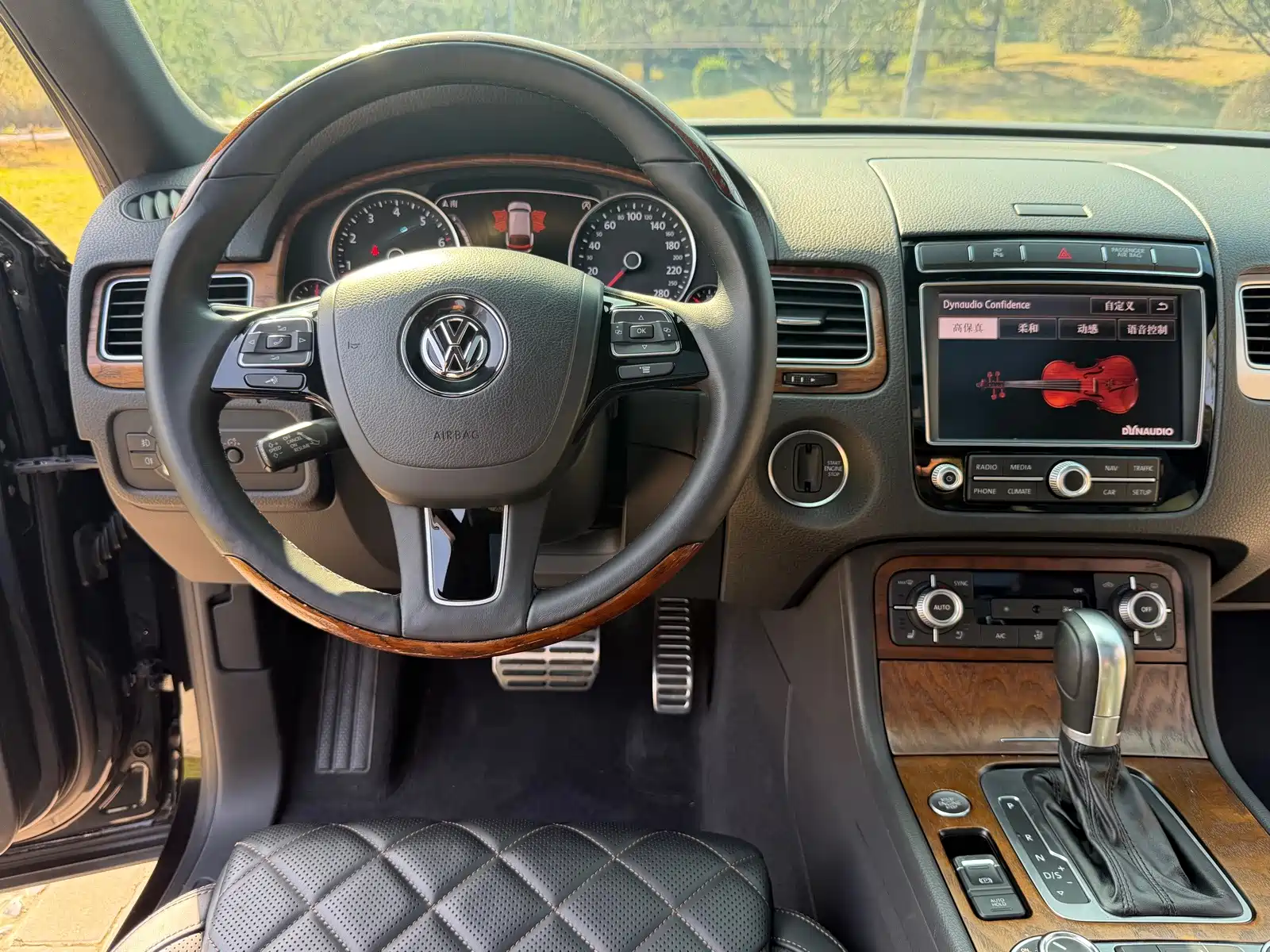 Фото 24 - Volkswagen Touareg