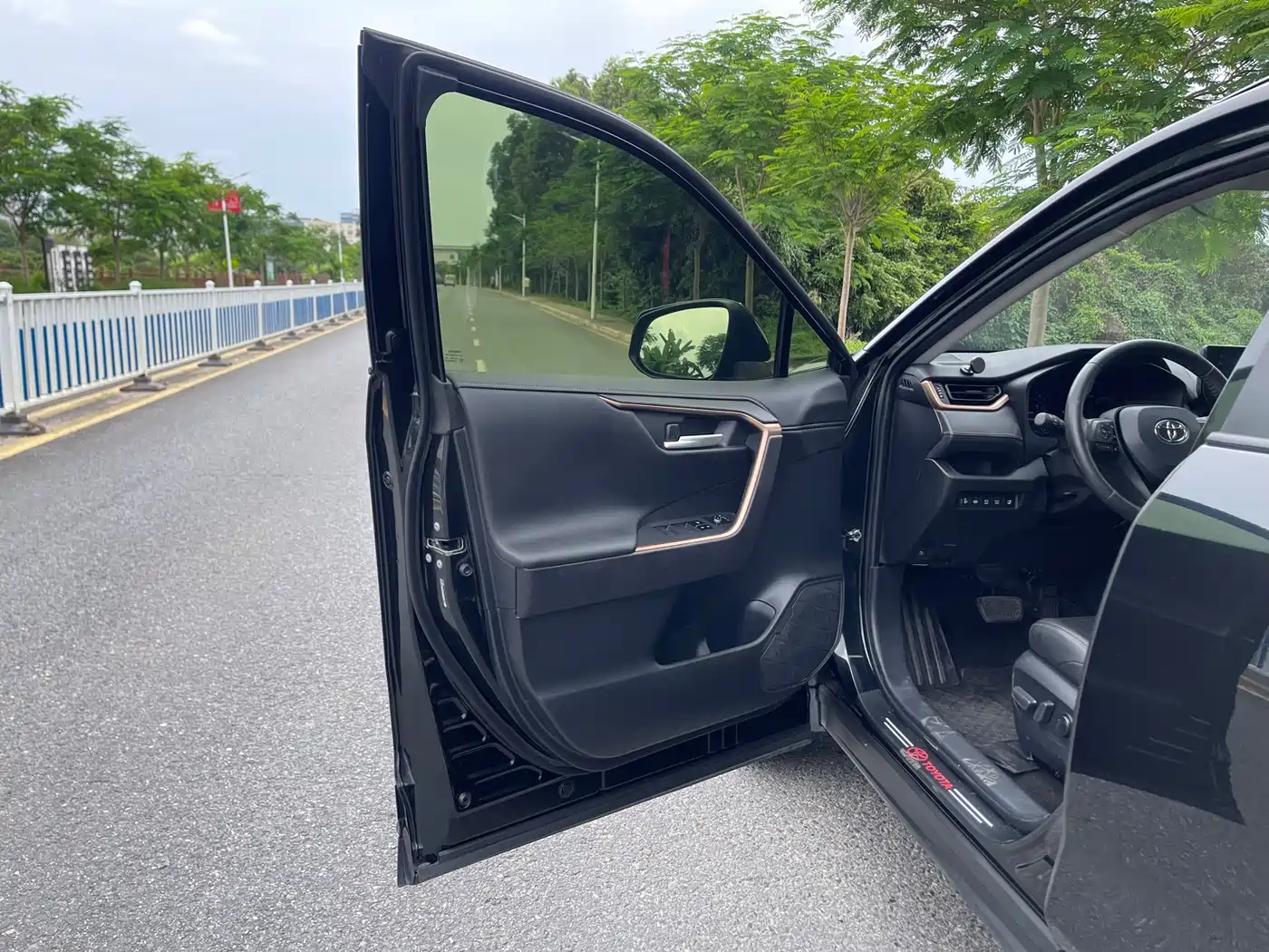 Toyota Wildlander 2024 Hybrid 2.5L E-CVT FWD Luxury PLUS Edition фото 22