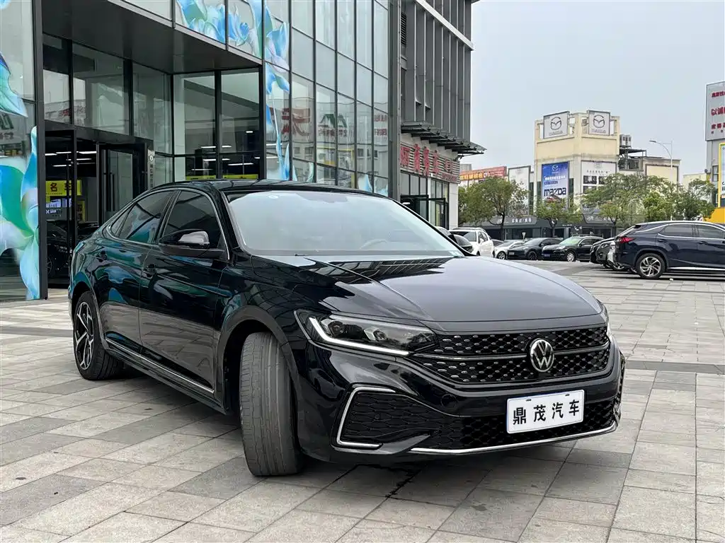 Volkswagen Passat 2024 380TSI Starlight Dragon Soaring Edition фото 6