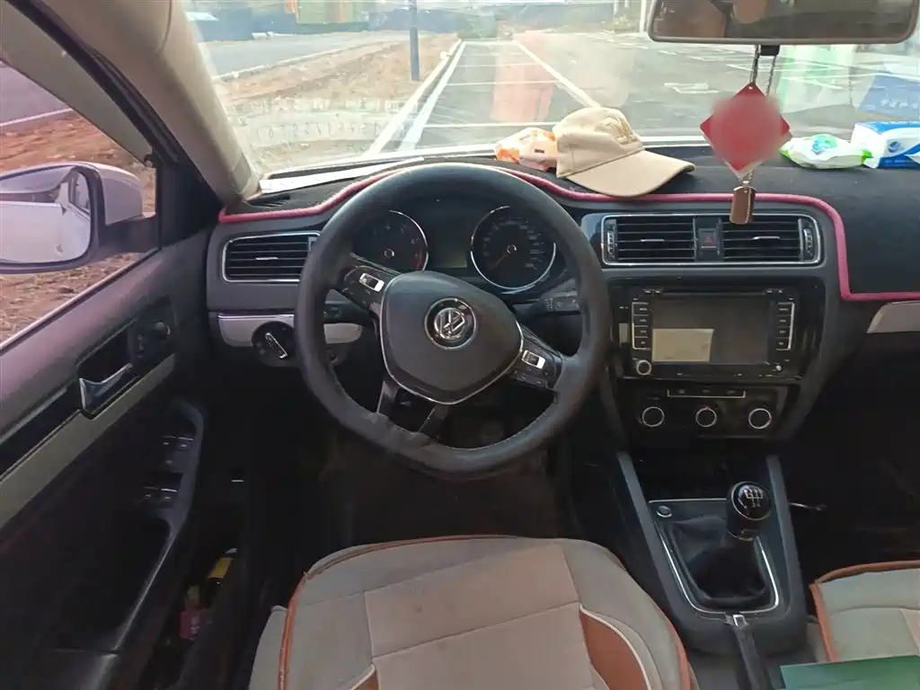 Volkswagen Sagitar 2017 1.6L Manual Comfort фото 3