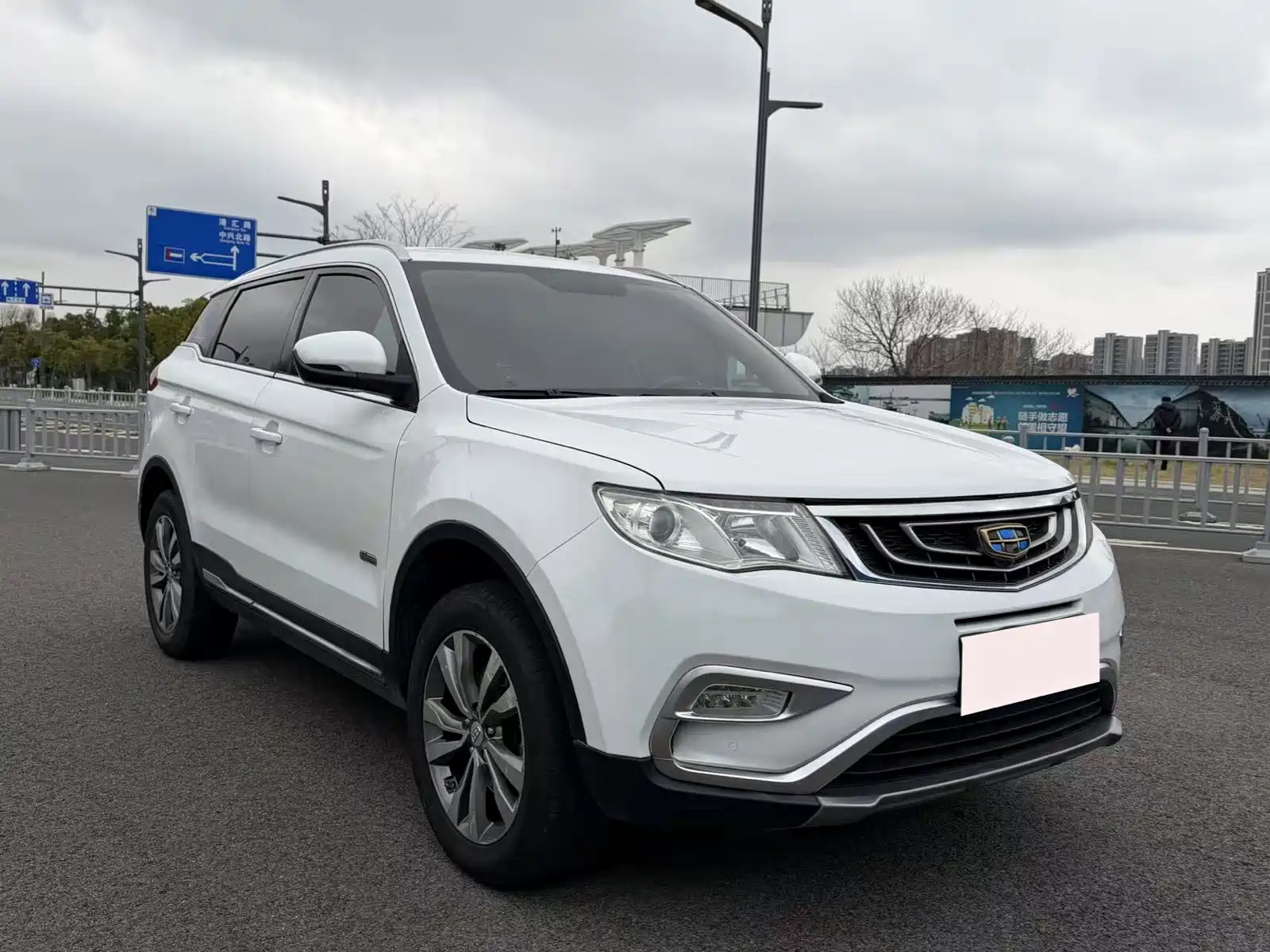 Фото 3 - Geely Atlas