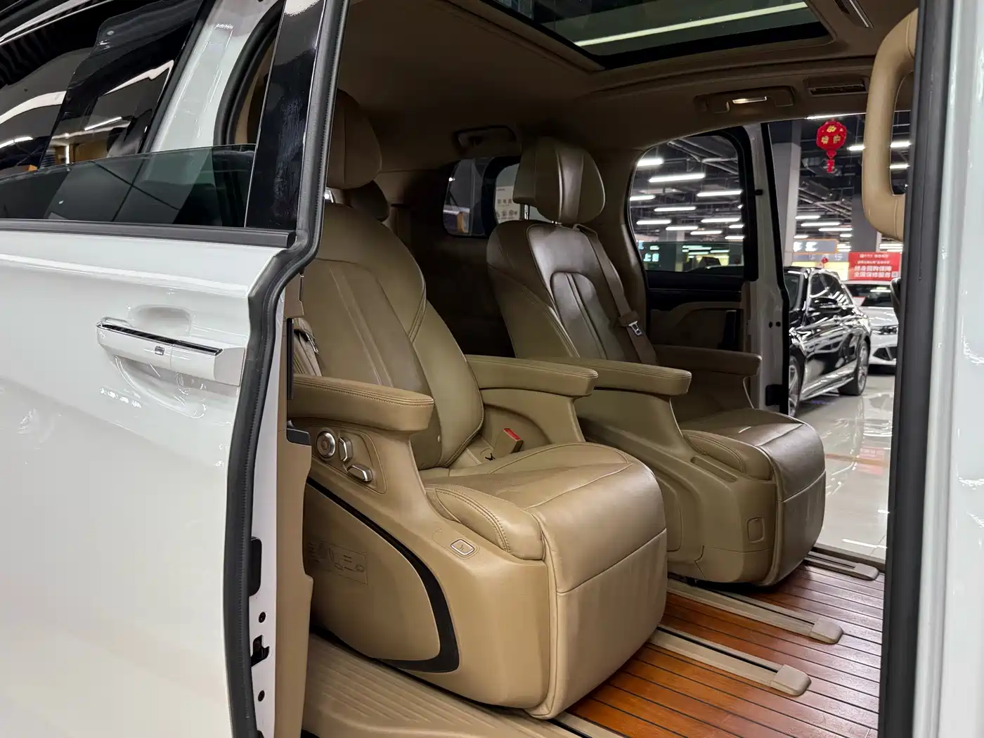 Buick GL8 2021 ES Landlord 653T Flagship фото 17