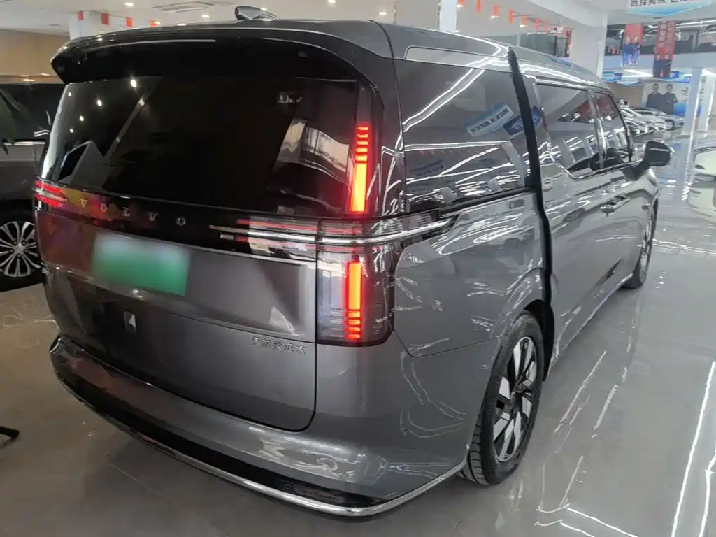 Volvo EM90 2024 2025 Ultra Six-Seater