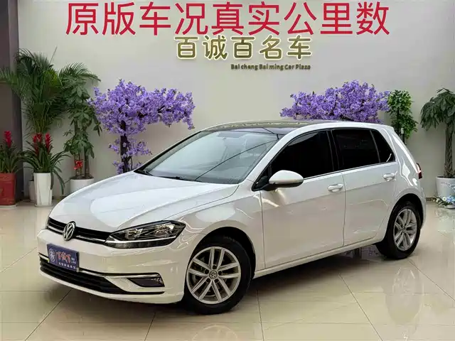 VOLKSWAGEN GOLF