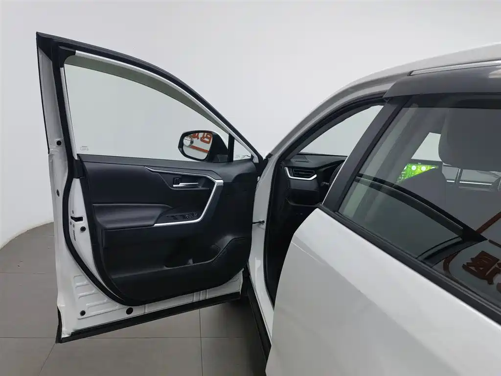 Toyota Wildlander 2020 2.0L CVT 2WD Luxury Edition фото 8