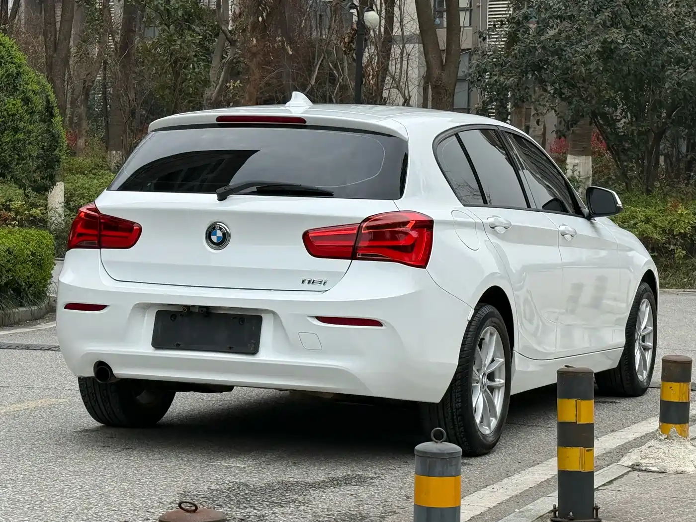 BMW 1 Series (Import) 2015 118i Leading фото 4