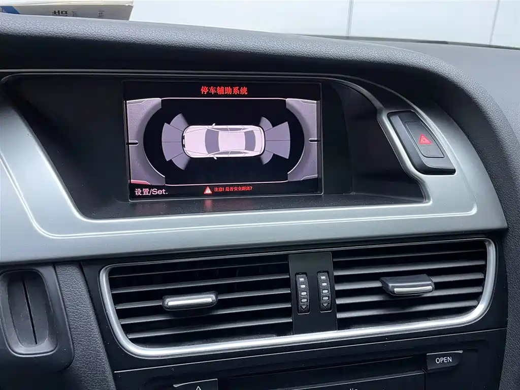 Audi A4L 2012 2.0 TFSI Automatic Technology фото 9