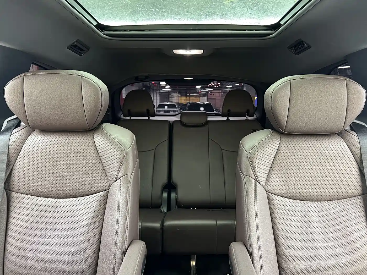 Toyota Sienna 2023 2.5L Hybrid Platinum Edition фото 15