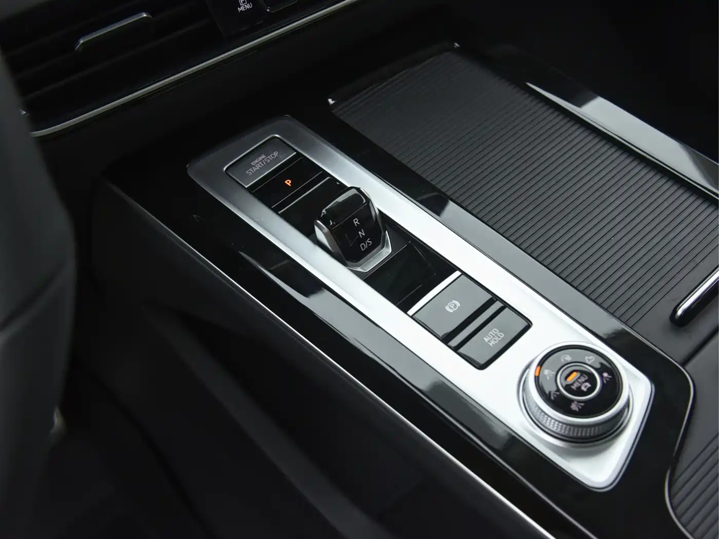 Volkswagen Talagon 2024 380TSI 4WD R-Line Cruise Shared Edition фото 9