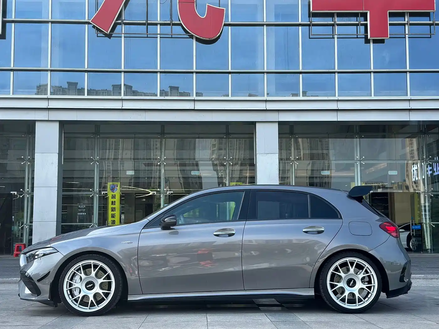 Mercedes-Benz A-Class AMG (Import) 2025 AMG A 35 4MATIC фото 4
