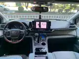 Photo 6 - Toyota Sienna