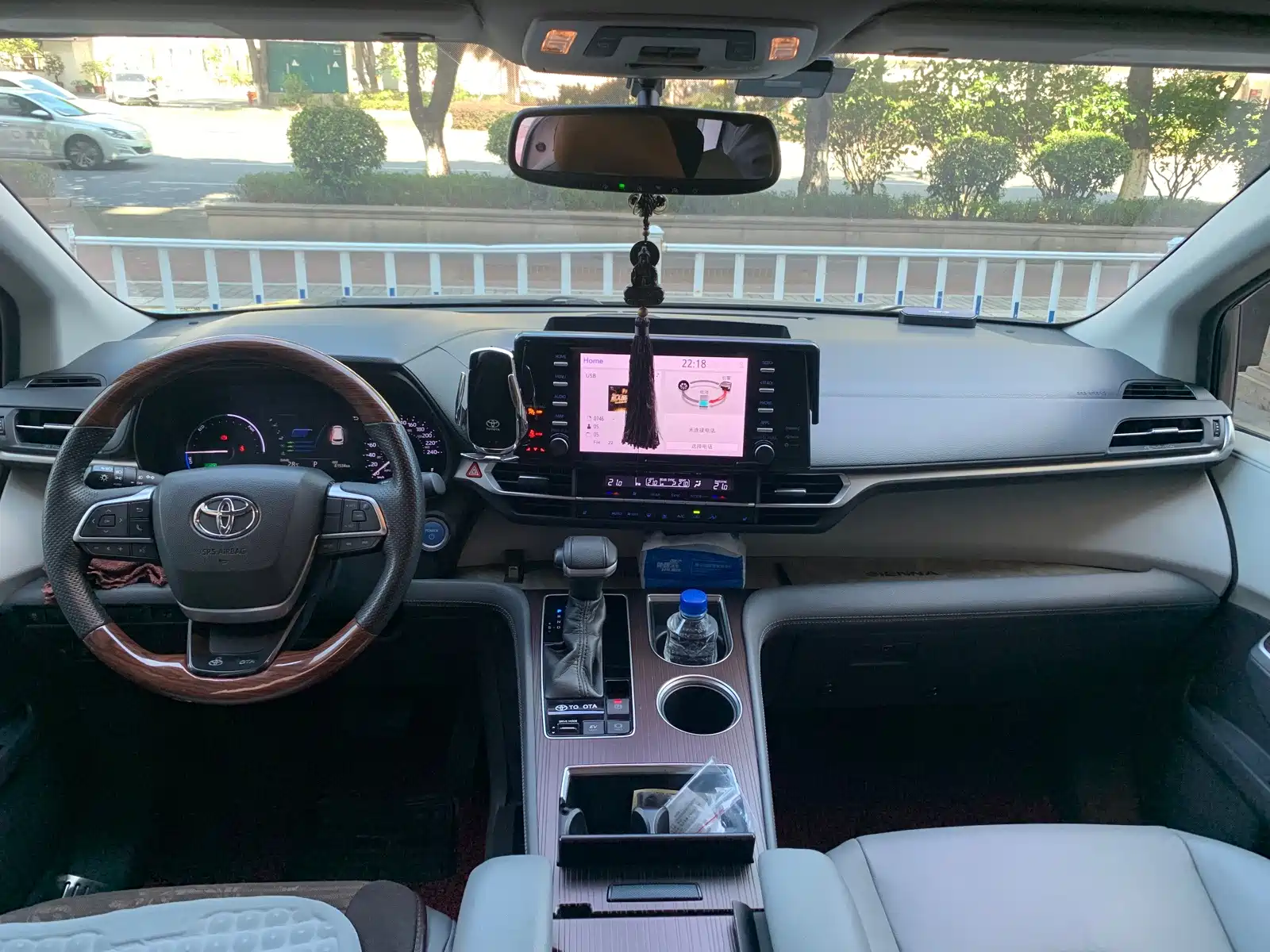 Photo 6 - Toyota Sienna