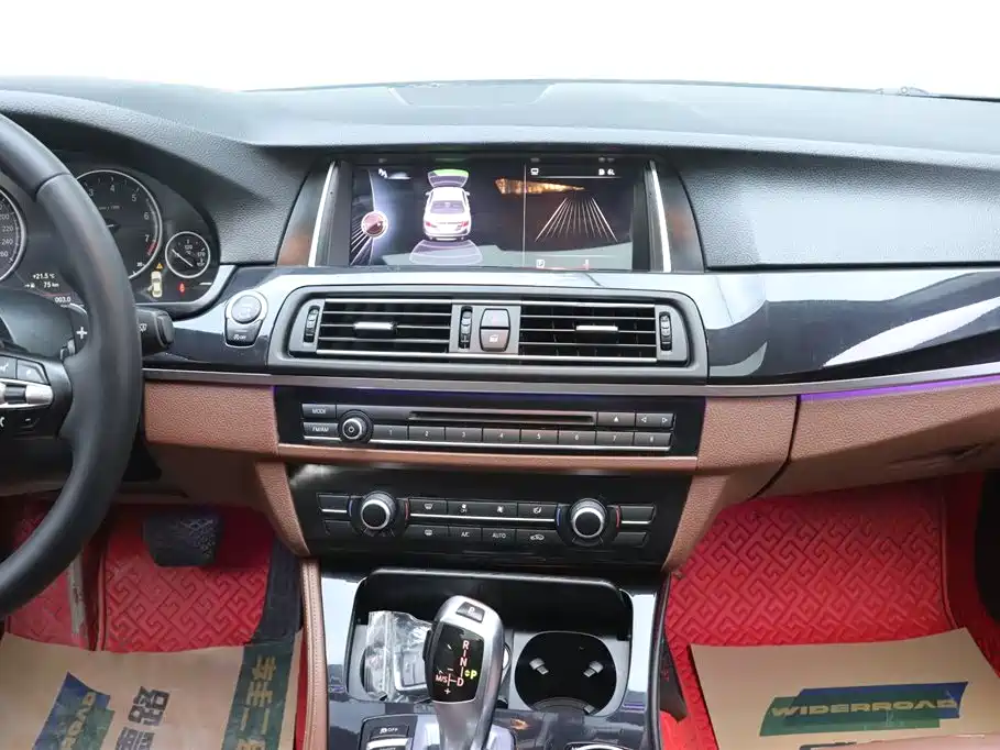 BMW 5 Series 2014 520Li Elegance фото 25