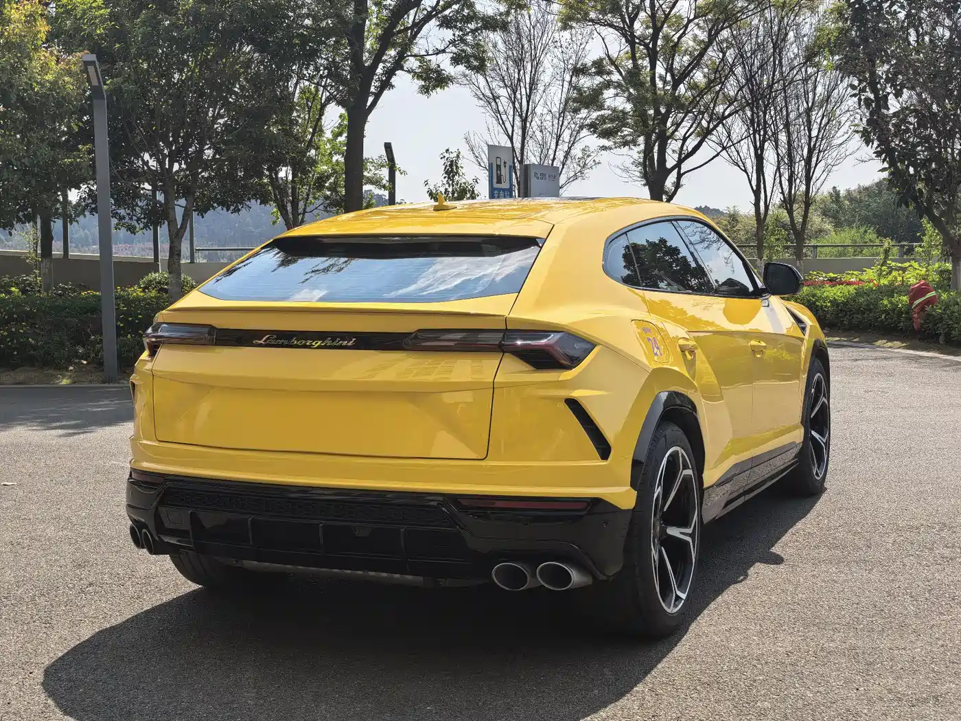 LAMBORGHINI URUS