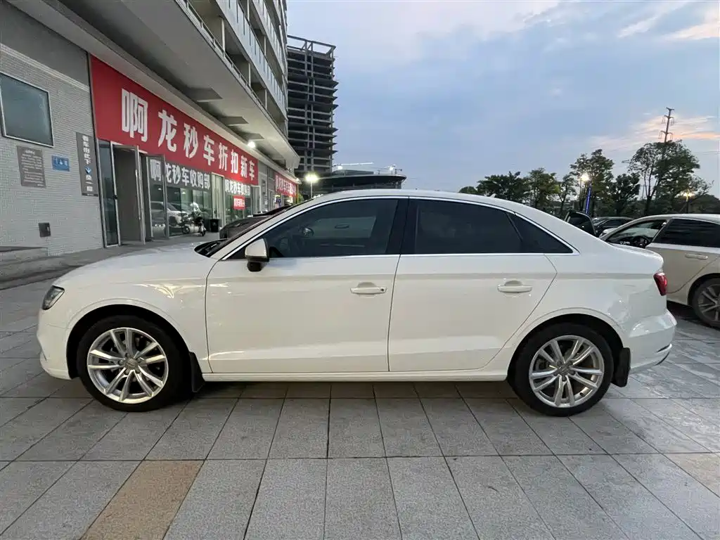 Audi A3 2018 30th Anniversary Limousine 35 TFSI Progressive фото 3