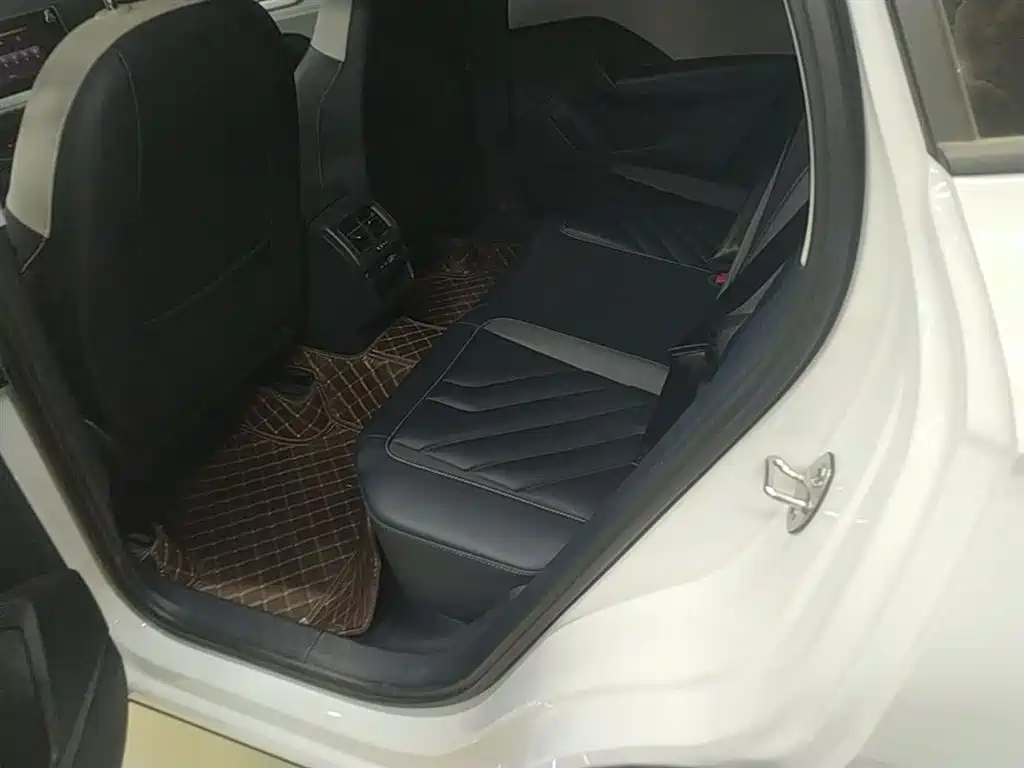 Volkswagen Tharu 2023 300TSI 2WD Bright Moon Edition фото 17