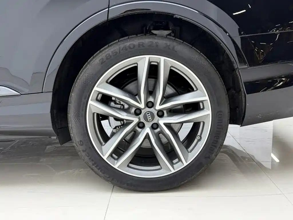 Audi Q7 2026 2025 45 TFSI quattro S line Black Warrior