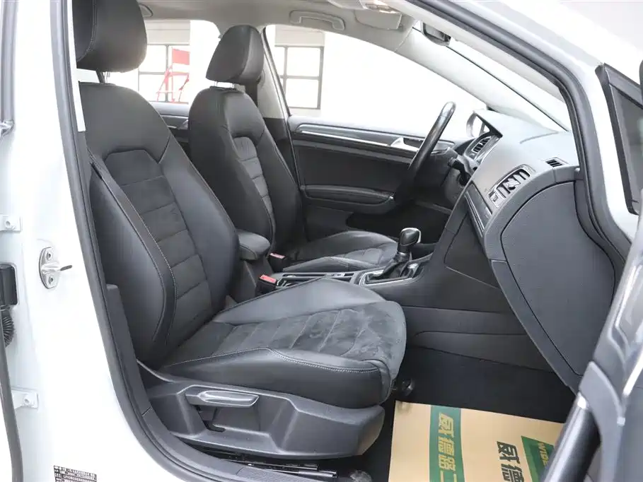 Volkswagen Golf 2019 280TSI DSG Luxury (China V) фото 19