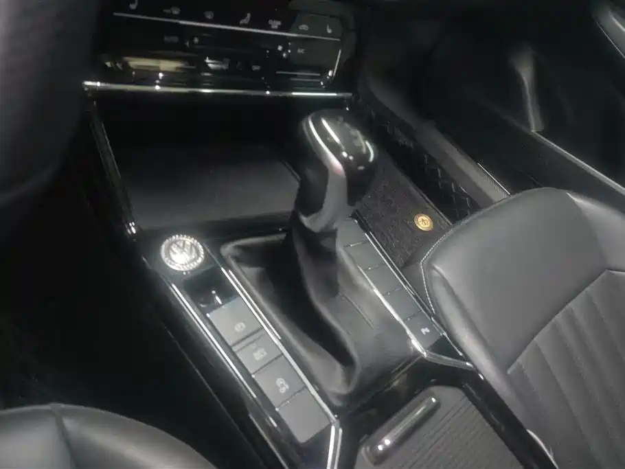 Volkswagen Passat 2023 330TSI Starlight Elite Edition фото 16