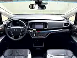 Photo 5 - Honda Odyssey