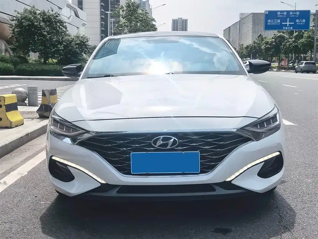 Hyundai Fista 2019 280TGDi Sport Edition China VI фото 2