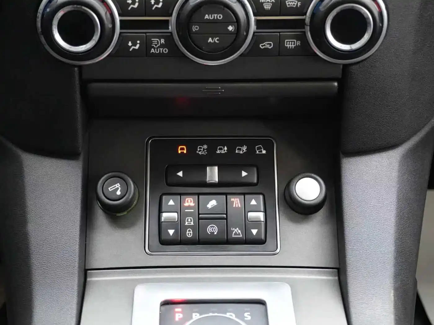 Land Rover Discovery 2016 3.0 SC V6 HSE фото 14