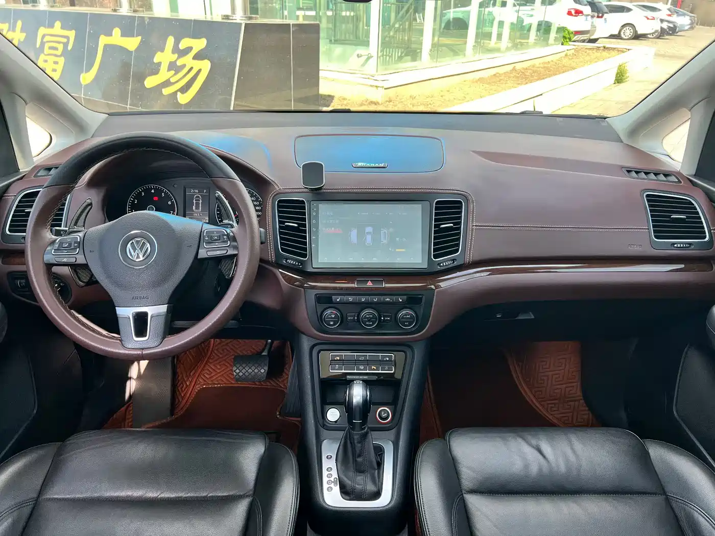 Volkswagen Sharan 2014 2.0TSI Luxury фото 4