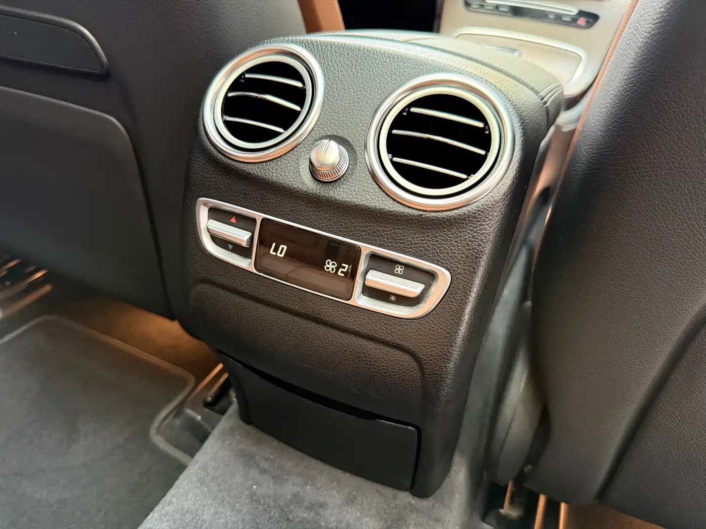 Mercedes-Benz GLC 2016 GLC 300 4MATIC Luxury фото 21