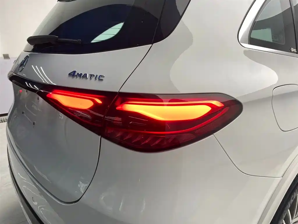 Mercedes-Benz GLC 2023 GLC 300 L 4MATIC Sport 5-Seater фото 10