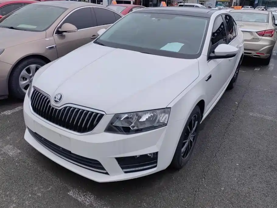 Škoda Octavia 2017 1.6L Automatic Smart Edition