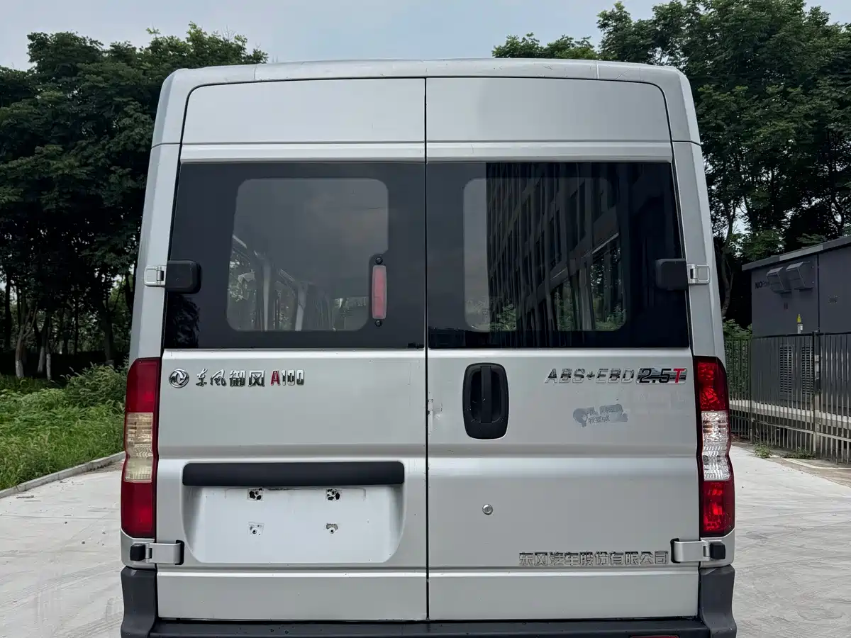 Dongfeng Yufeng Yufeng 2020 2020 2.5T V9 Logistics Vehicle Long Wheelbase Medium Roof 6-9-seater China V ZD25