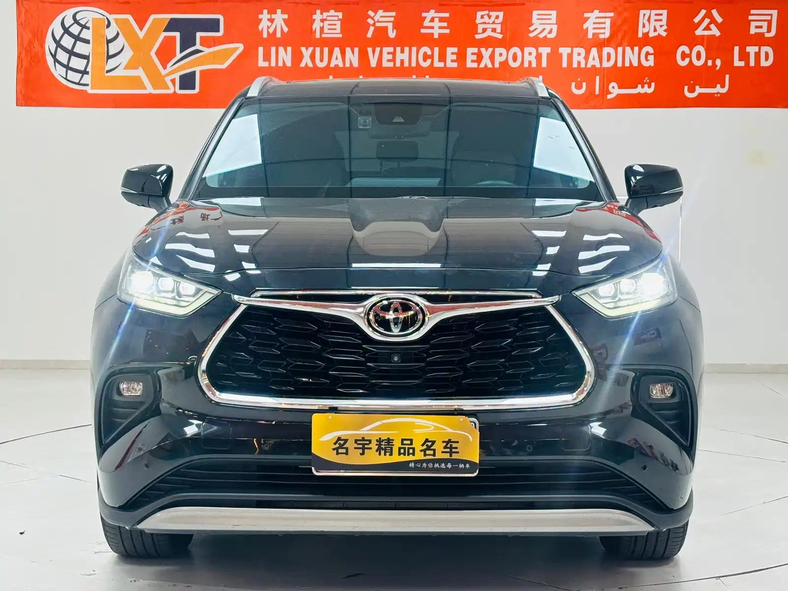 Photo 2 - Toyota Highlander