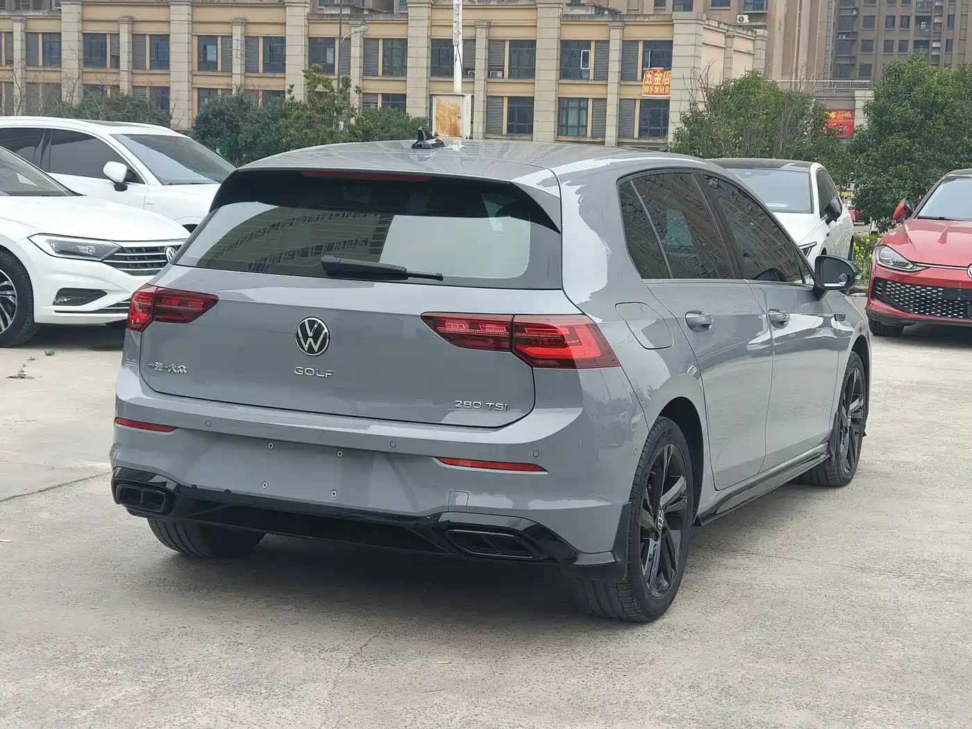 VOLKSWAGEN GOLF