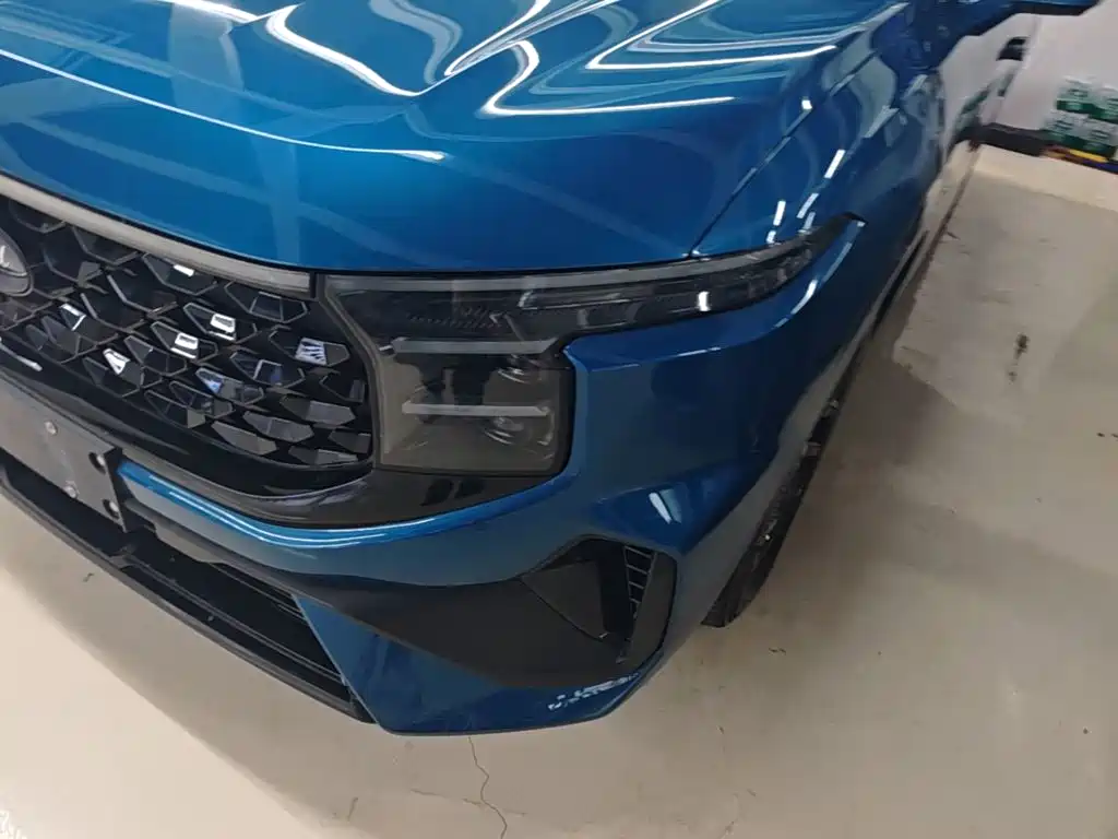 Фото 24 - Ford Edge