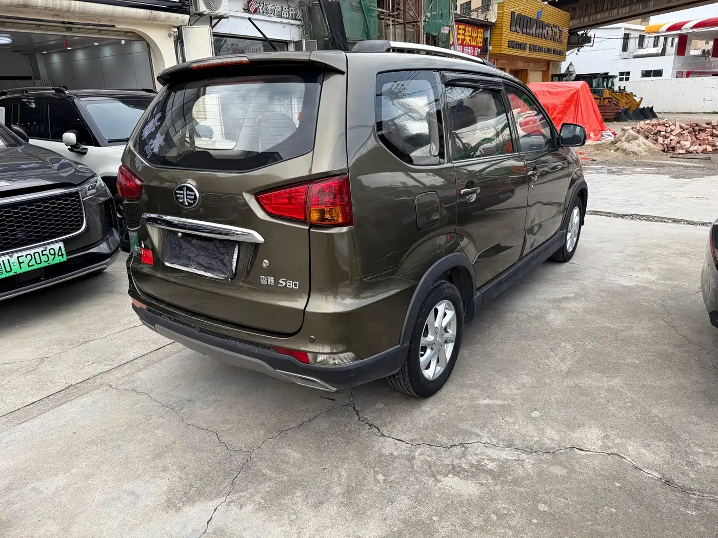 FAW Senya S80 2015 2015 1.5L Manual 7-Seater Navigation Edition