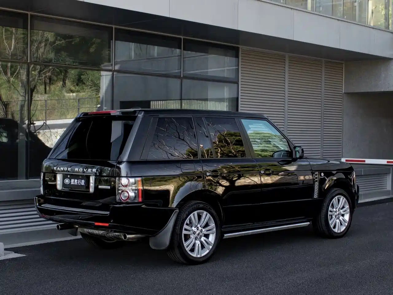Land Rover Range Rover 2010 2011 5.0 SC V8
