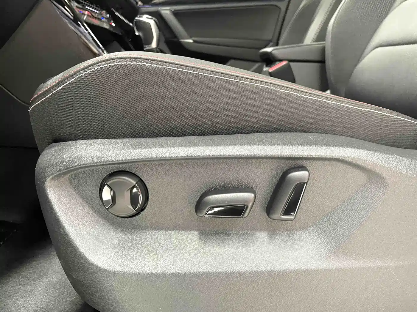 Volkswagen Tayron 2022 280TSI 2WD Luxury Smart Connect Edition фото 14
