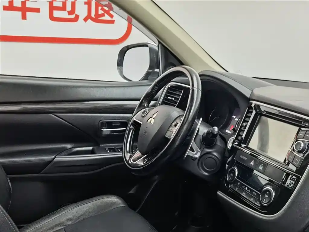 Mitsubishi Outlander (Import) 2016 2.4L 4WD Elite 5-seater фото 22