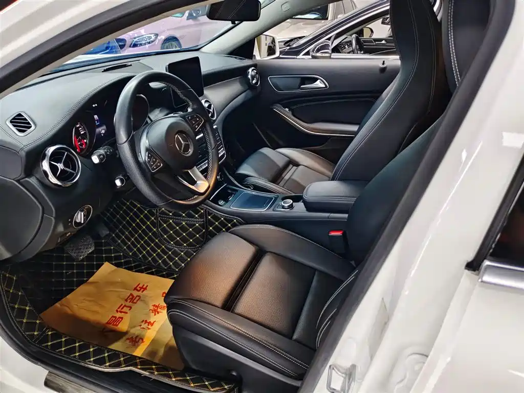 Mercedes-Benz GLA 2017 GLA 220 4MATIC Fashion фото 7