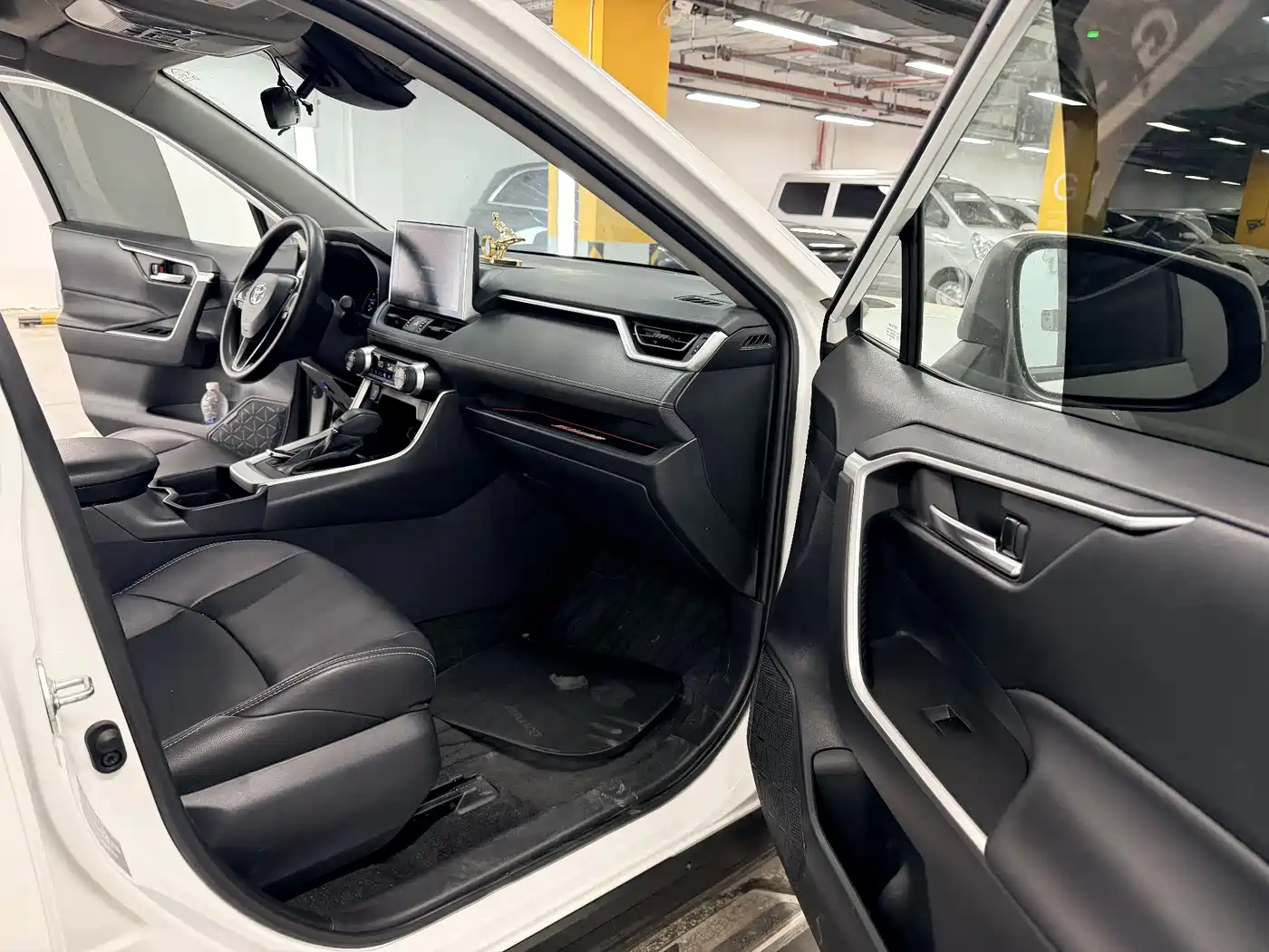 Toyota Wildlander 2020 Dual Engine 2.5L E-CVT FWD Luxury фото 9