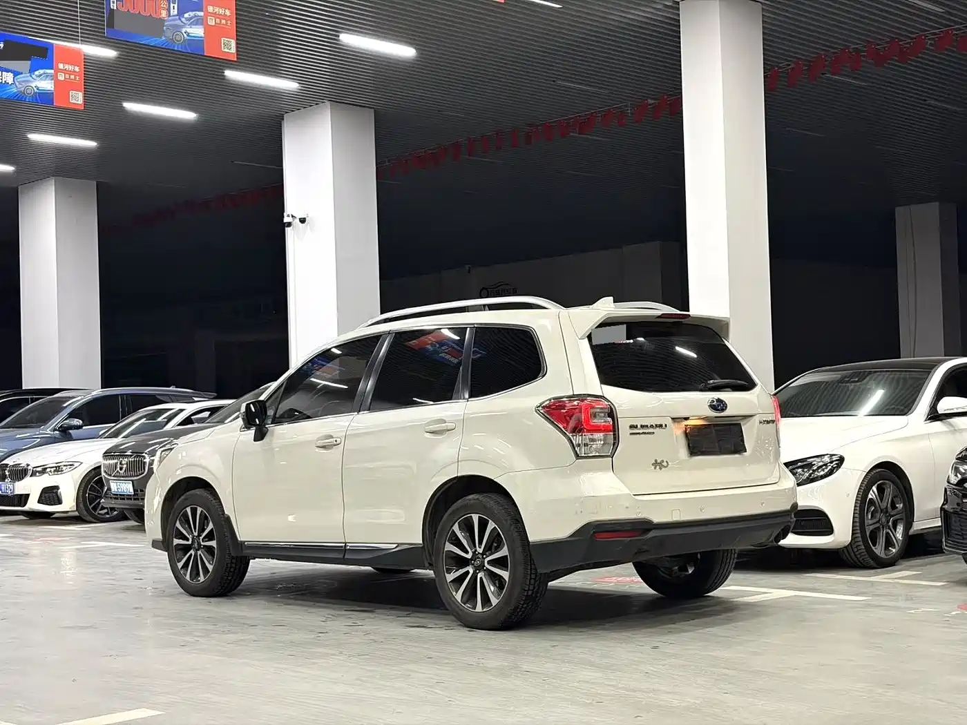 Subaru Forester 2016 2.5i Prestige Navigation Edition фото 14
