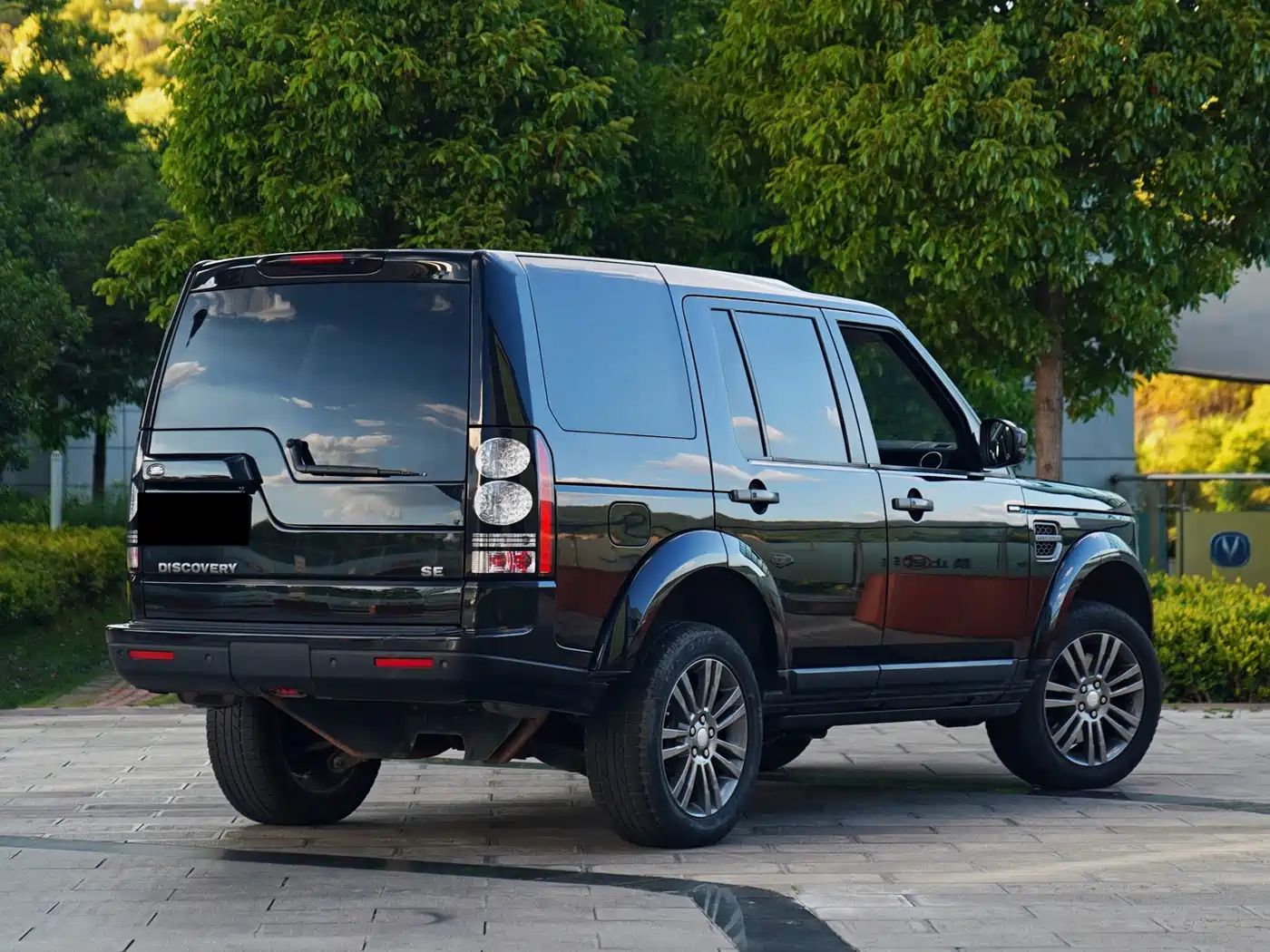 Land Rover Discovery 2015 3.0 SC V6 SE фото 3