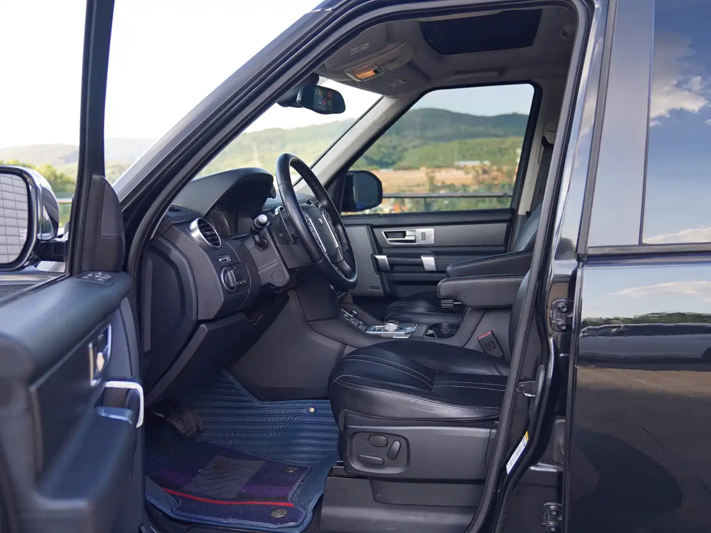Land Rover Discovery 2015 3.0 SC V6 SE фото 4