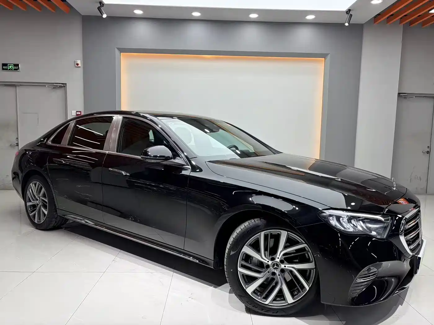 Mercedes-Benz E-Class 2024 E 300 L Fashion фото 3