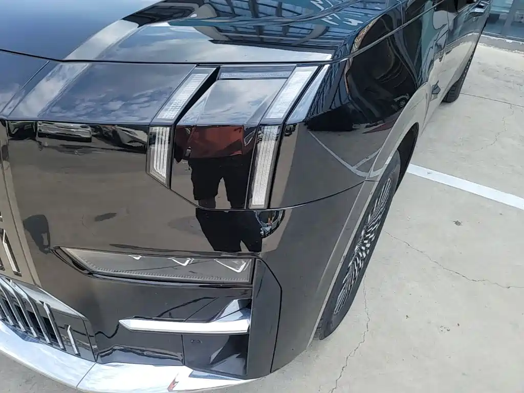 ZEEKR 009 2025 2024 6-seat Executive AWD 108kWh