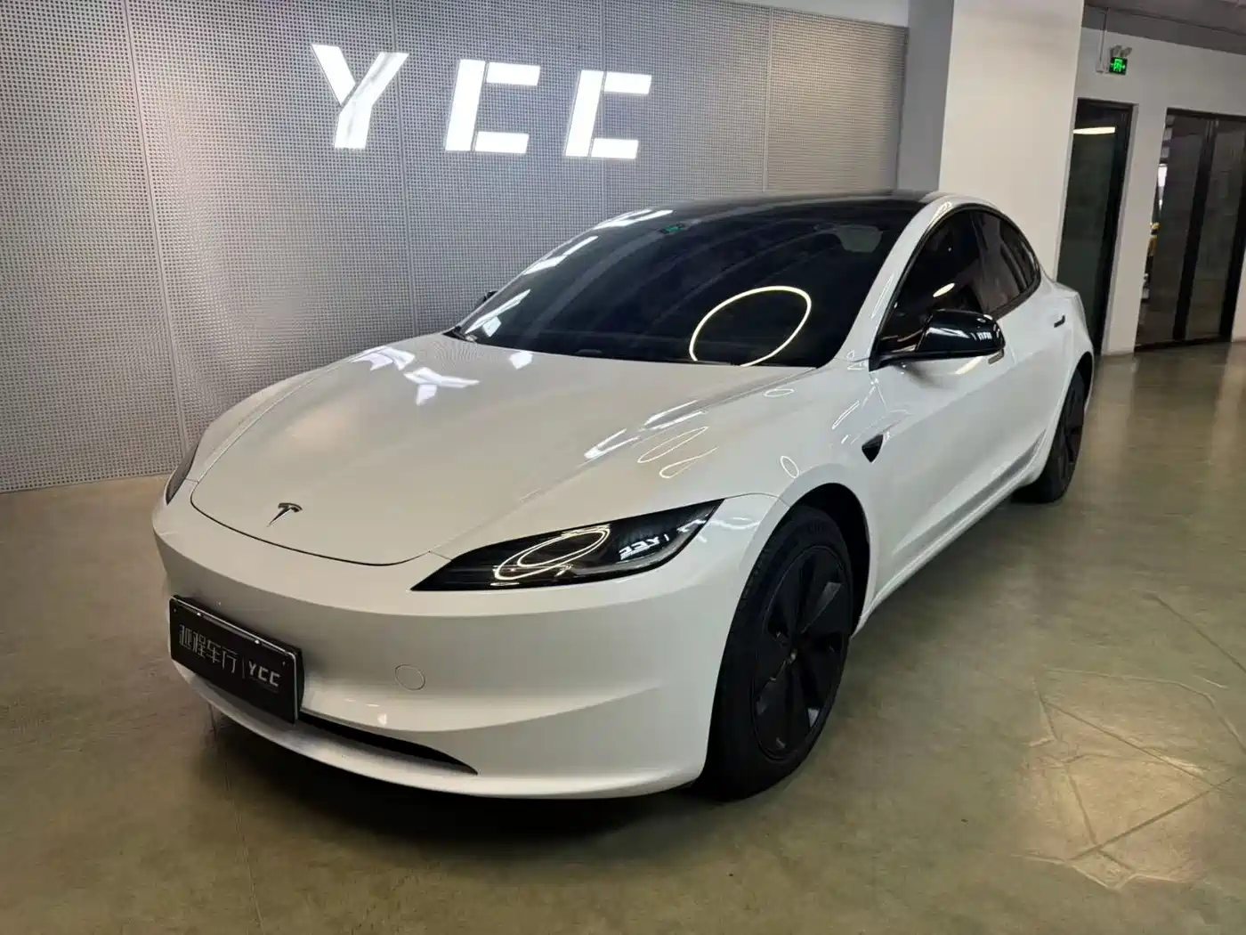 TESLA MODEL 3