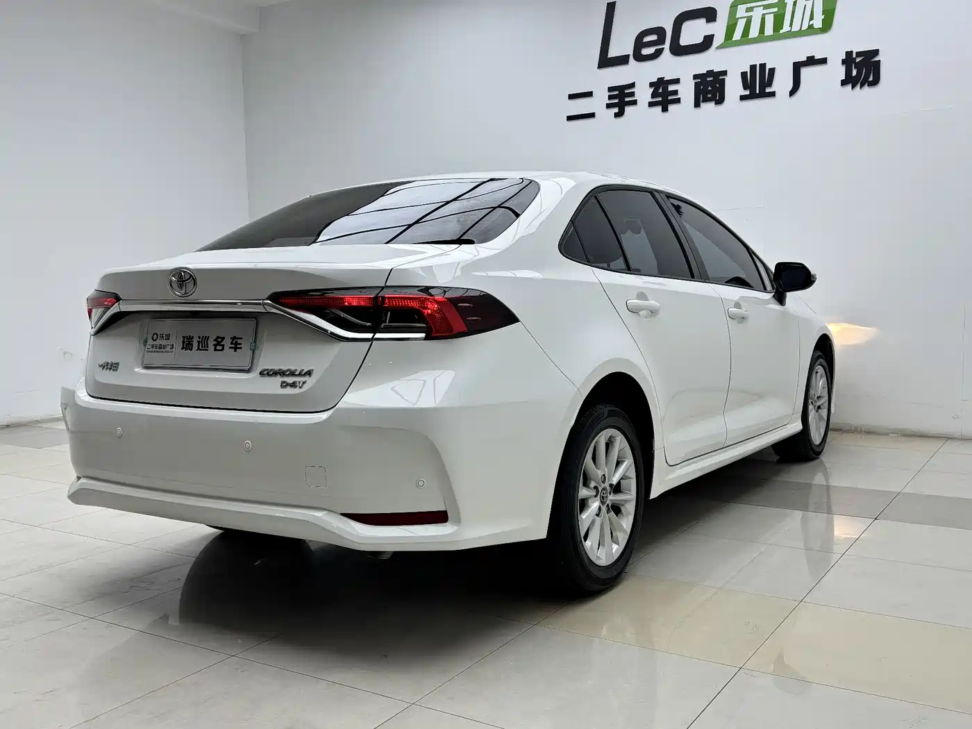 Toyota Corolla 2021 1.2T S-CVT Luxury Edition фото 4