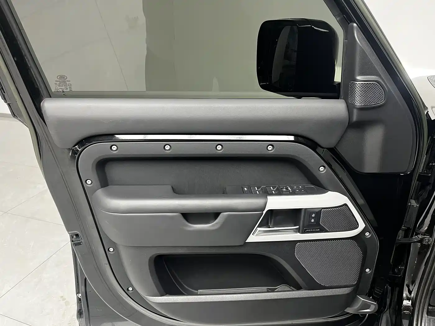 Land Rover Defender 2024 110 3.0T P400 X-DYNAMIC HSE фото 15